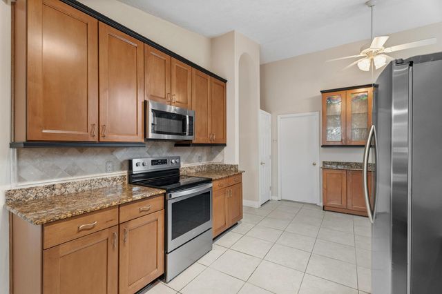 152 NE Twylite Terrace, Port St Lucie, FL 34983