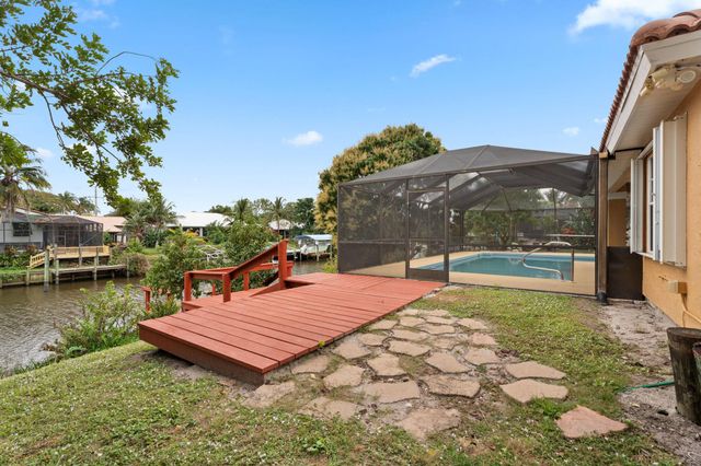 152 NE Twylite Terrace, Port St Lucie, FL 34983