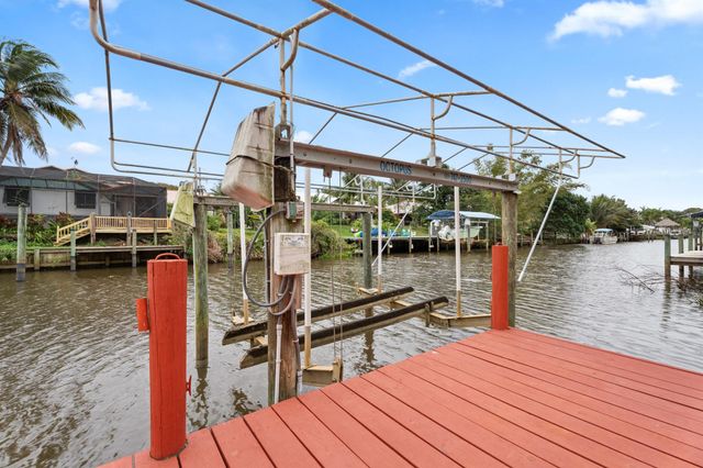 152 NE Twylite Terrace, Port St Lucie, FL 34983