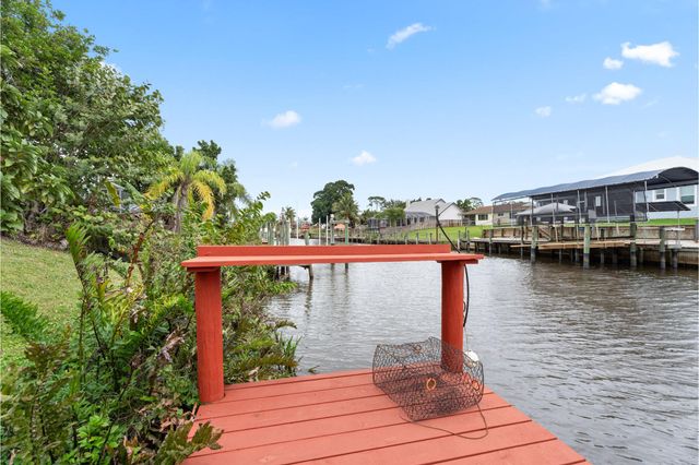 152 NE Twylite Terrace, Port St Lucie, FL 34983