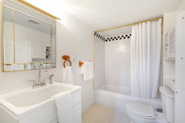 6749 55th Avenue S, Seattle, WA 98118