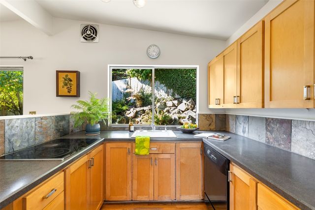 6749 55th Avenue S, Seattle, WA 98118