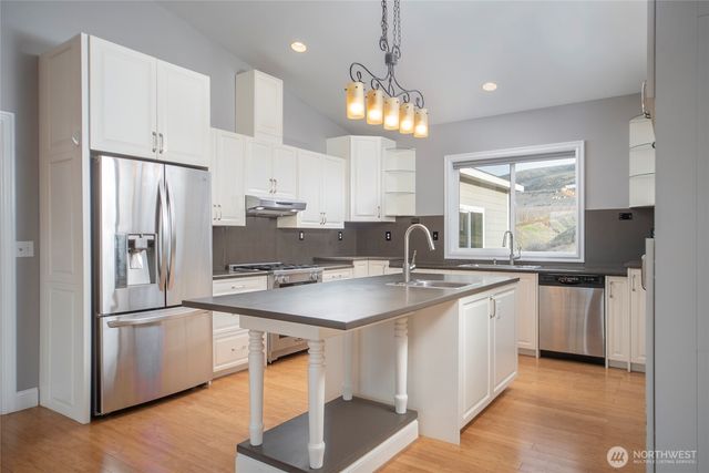 480 Edgemont Loop Road, Ellensburg, WA 98926