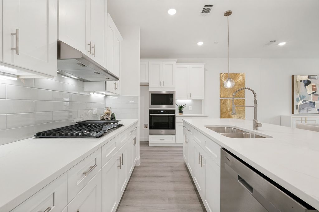 5609 Woodlands Drive, The Colony, TX 75056