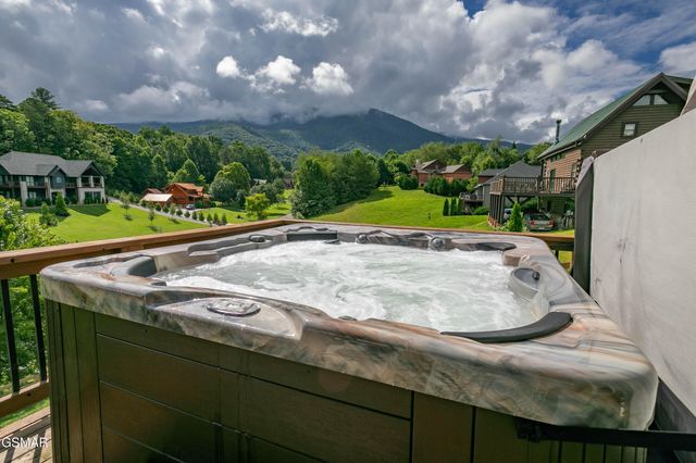 3446 Cove Meadows Drive, Sevierville, TN 37862