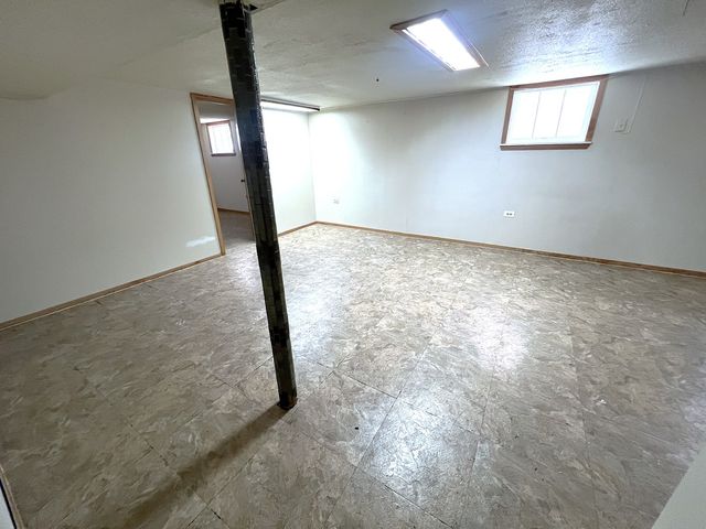 3939 W 84th Place, Chicago, IL 60652