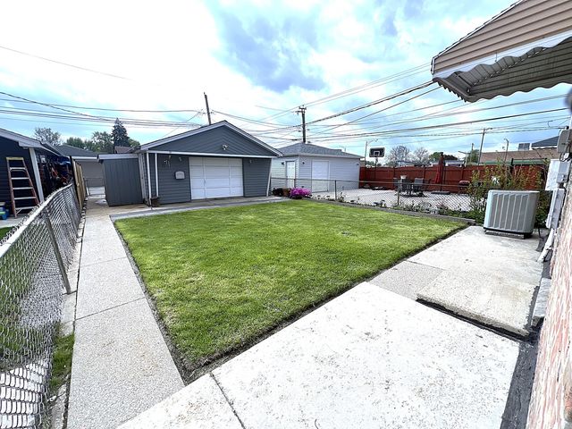 3939 W 84th Place, Chicago, IL 60652