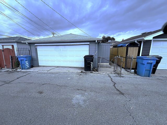 3939 W 84th Place, Chicago, IL 60652
