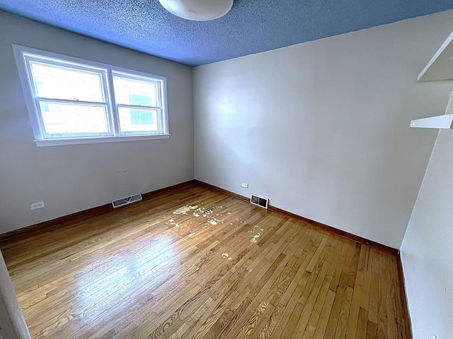 3939 W 84th Place, Chicago, IL 60652