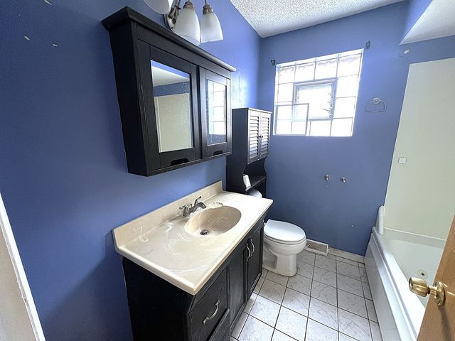 3939 W 84th Place, Chicago, IL 60652