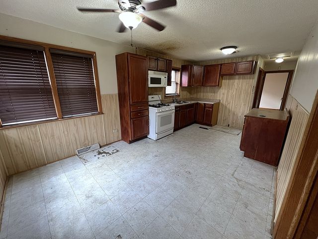 3939 W 84th Place, Chicago, IL 60652