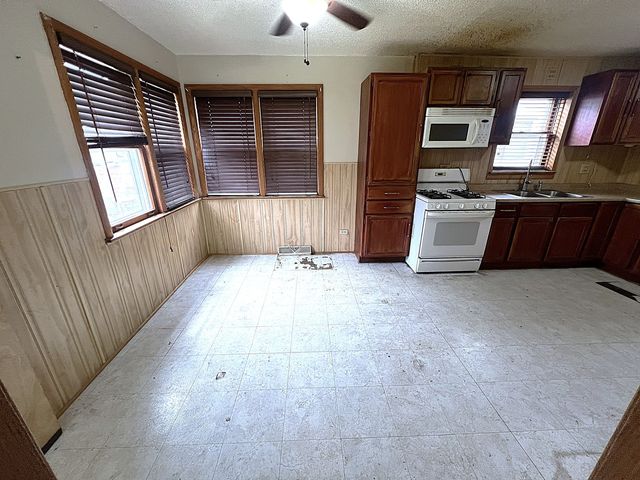 3939 W 84th Place, Chicago, IL 60652