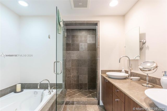 3801 Collins Ave 1102, Miami Beach, FL 33140