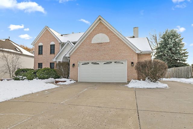 2051 Carlisle Street, Algonquin, IL 60102