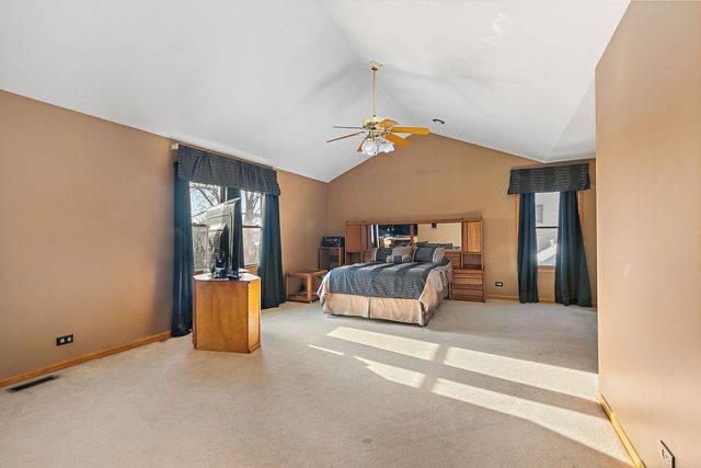 2051 Carlisle Street, Algonquin, IL 60102