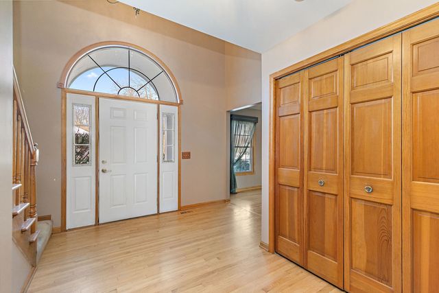 2051 Carlisle Street, Algonquin, IL 60102