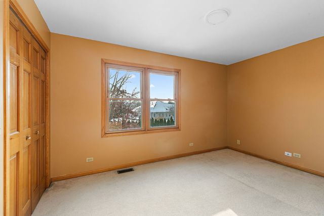 2051 Carlisle Street, Algonquin, IL 60102