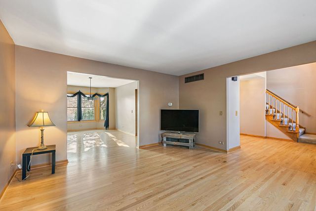 2051 Carlisle Street, Algonquin, IL 60102