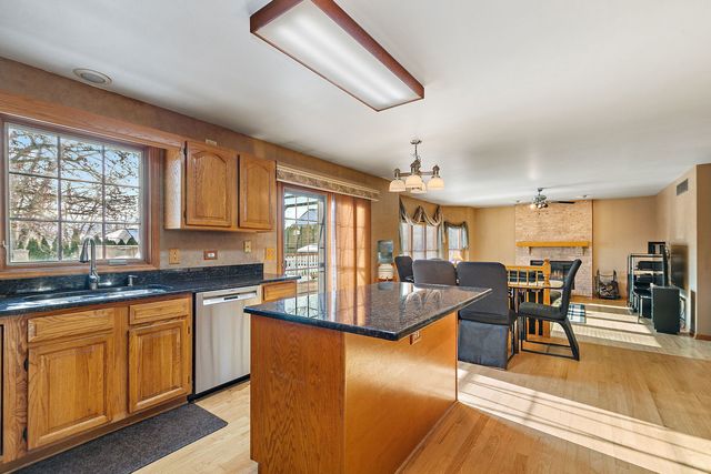 2051 Carlisle Street, Algonquin, IL 60102