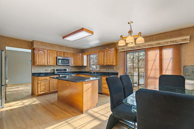 2051 Carlisle Street, Algonquin, IL 60102