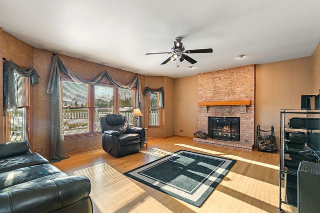 2051 Carlisle Street, Algonquin, IL 60102