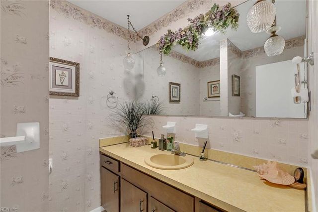 208 Telford DR, Newport News, VA 23602