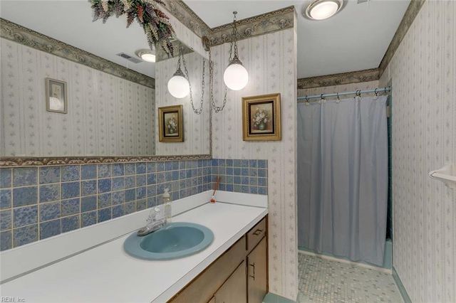 208 Telford DR, Newport News, VA 23602