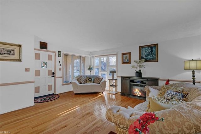 208 Telford DR, Newport News, VA 23602