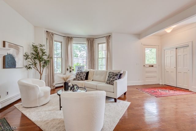 76 Spring St, Metuchen Boro, NJ 08840