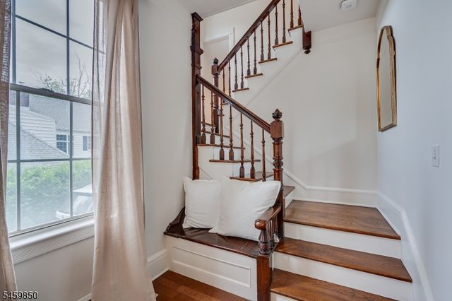 76 Spring St, Metuchen Boro, NJ 08840