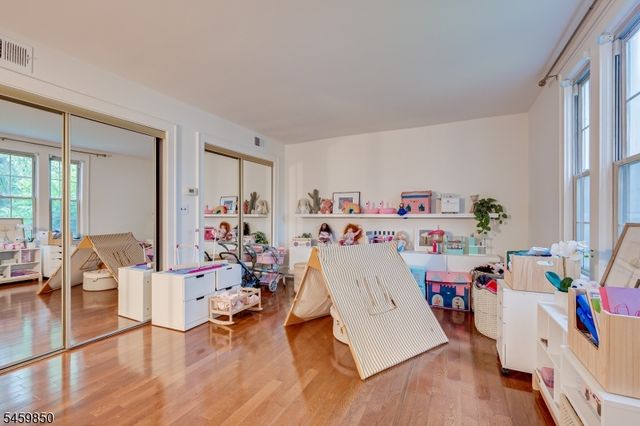 76 Spring St, Metuchen Boro, NJ 08840