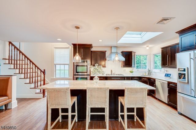 76 Spring St, Metuchen Boro, NJ 08840