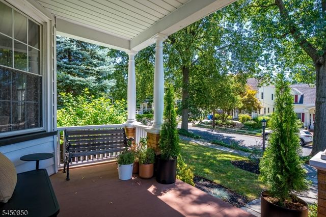 76 Spring St, Metuchen Boro, NJ 08840