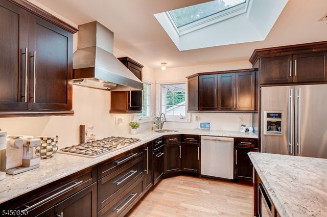 76 Spring St, Metuchen Boro, NJ 08840