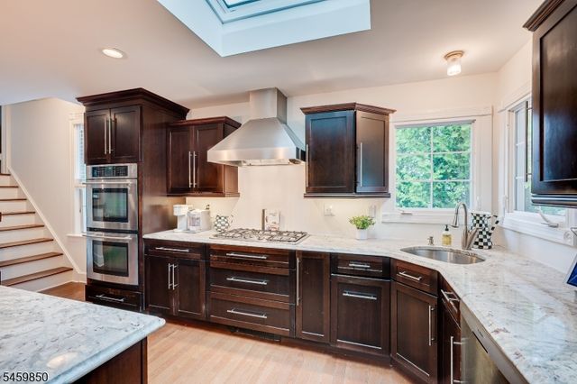 76 Spring St, Metuchen Boro, NJ 08840