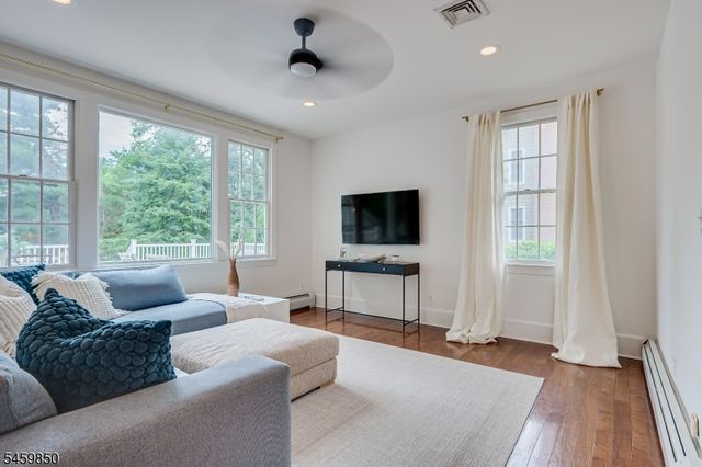 76 Spring St, Metuchen Boro, NJ 08840