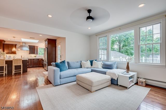 76 Spring St, Metuchen Boro, NJ 08840
