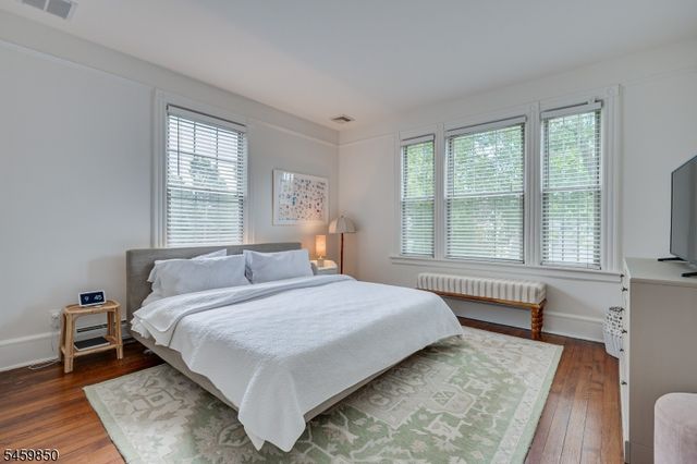 76 Spring St, Metuchen Boro, NJ 08840