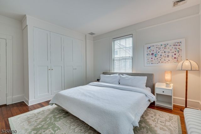 76 Spring St, Metuchen Boro, NJ 08840