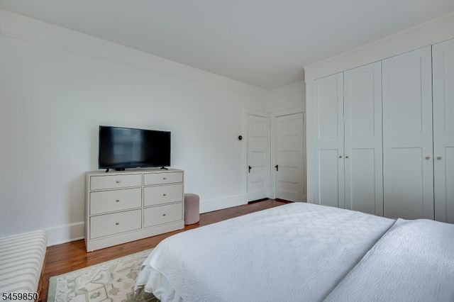 76 Spring St, Metuchen Boro, NJ 08840