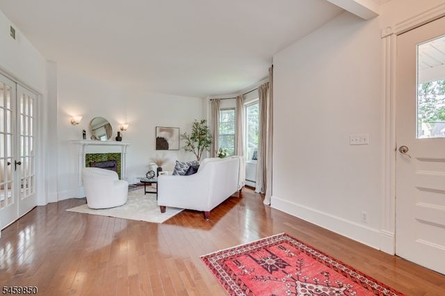76 Spring St, Metuchen Boro, NJ 08840