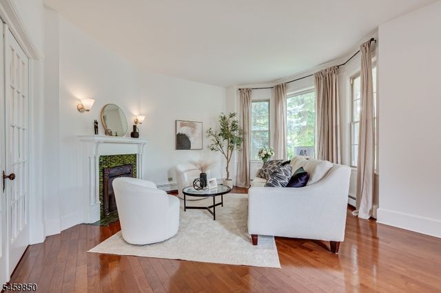 76 Spring St, Metuchen Boro, NJ 08840