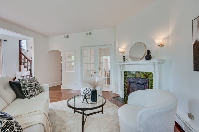 76 Spring St, Metuchen Boro, NJ 08840