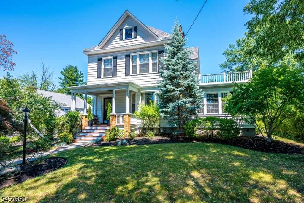 76 Spring St, Metuchen Boro, NJ 08840