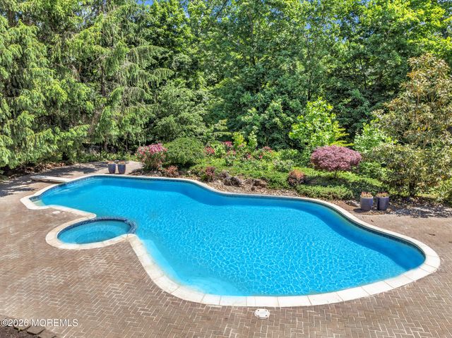 427 Fawns Run, Morganville, NJ 07751