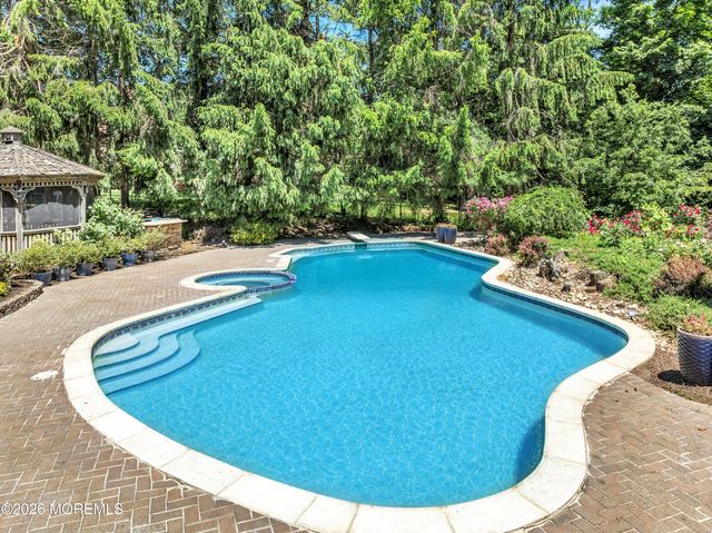 427 Fawns Run, Morganville, NJ 07751