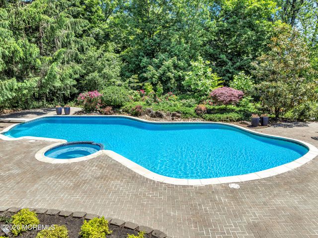 427 Fawns Run, Morganville, NJ 07751