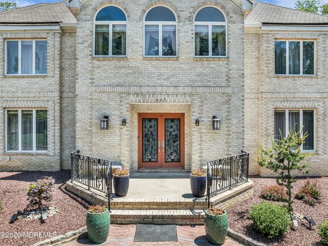 427 Fawns Run, Morganville, NJ 07751