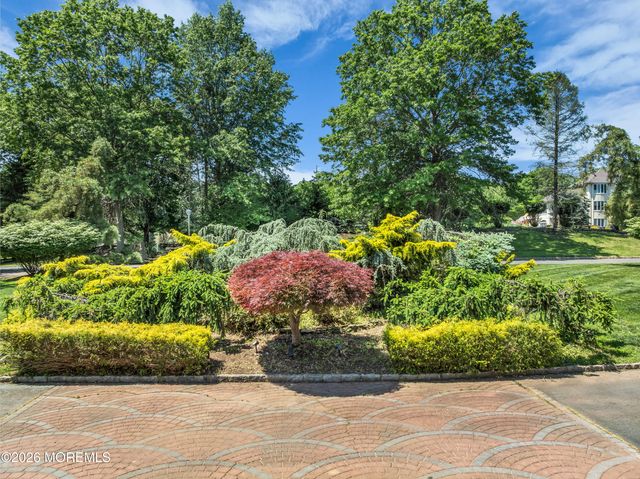 427 Fawns Run, Morganville, NJ 07751