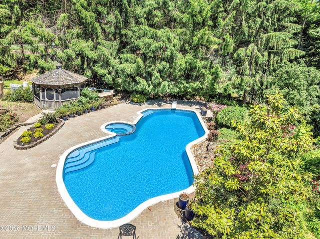 427 Fawns Run, Morganville, NJ 07751
